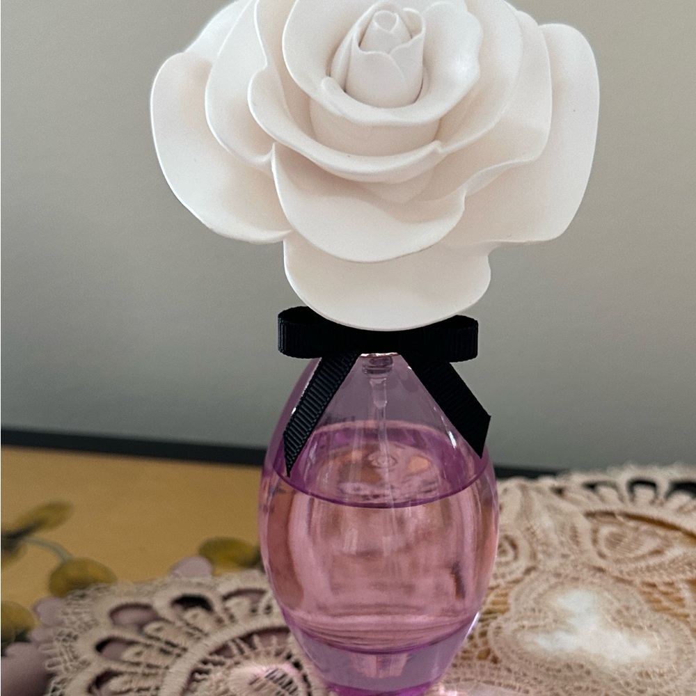 Kate Spade ‘In Full Bloom’ Perfume in  Elegant White Rose Accent Bottle